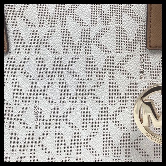 MICHAEL Kors Large Dillon Satchel Vanilla & Acorn Signature Mk - Picture 9 of 16